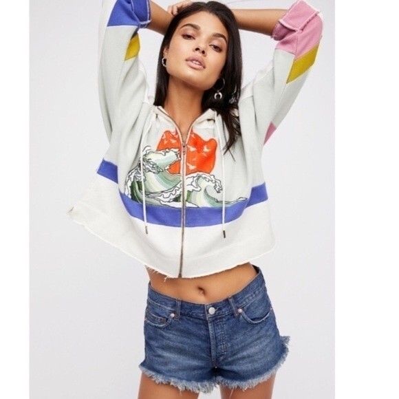 We The Free Cutoff Frayed Hem Denim Shorts 24 - Picture 4 of 10